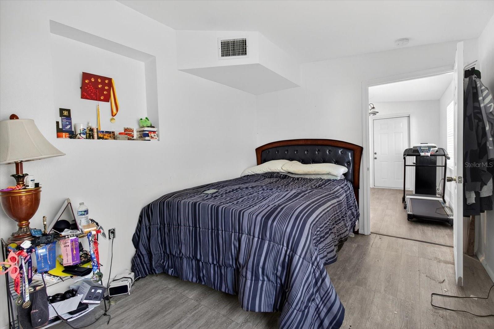 Image 20 of 38 For 805 29th Street E