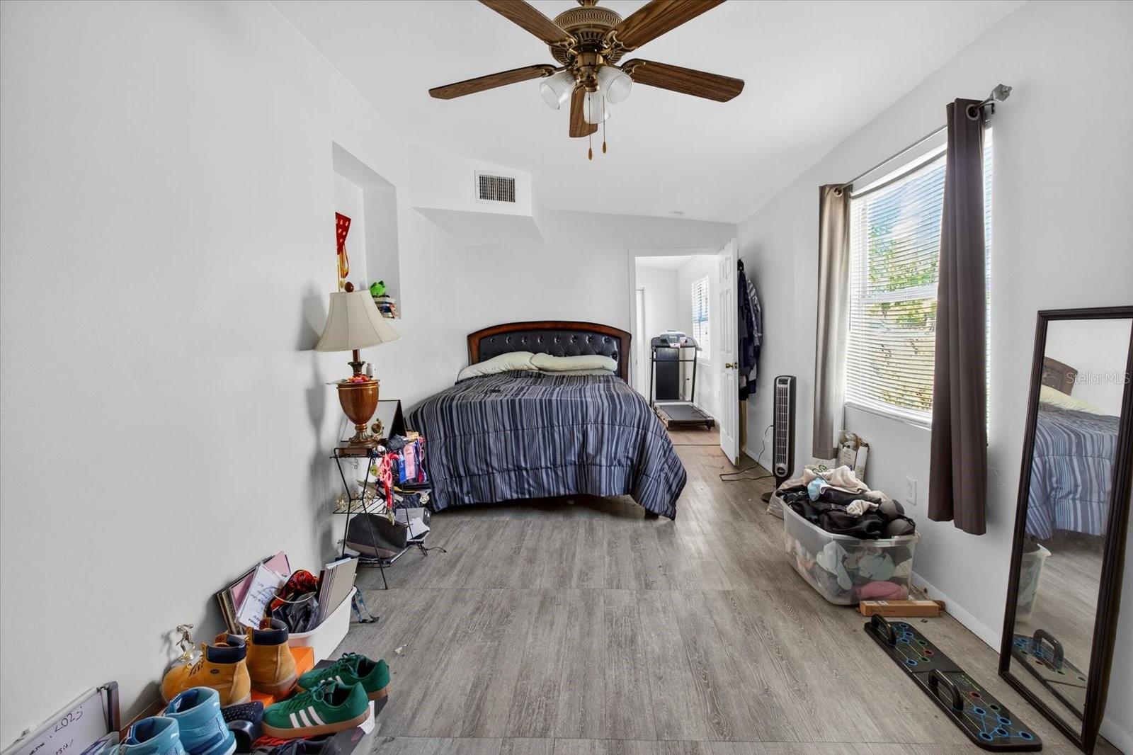 Image 21 of 38 For 805 29th Street E