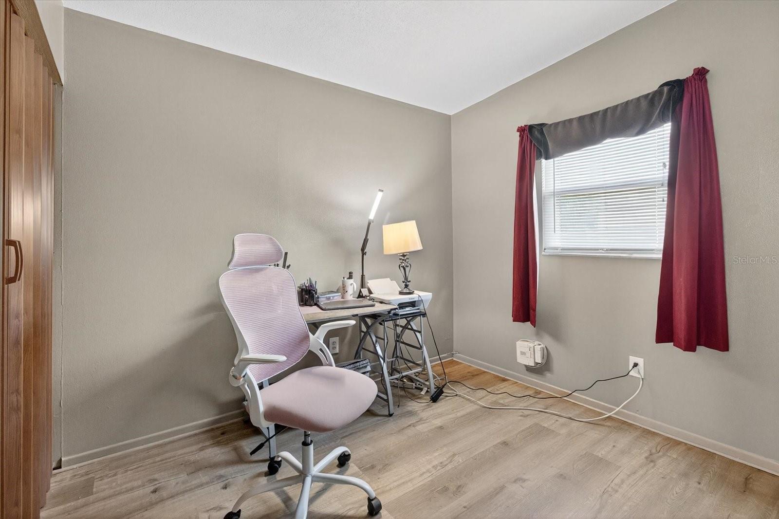 Image 22 of 38 For 805 29th Street E