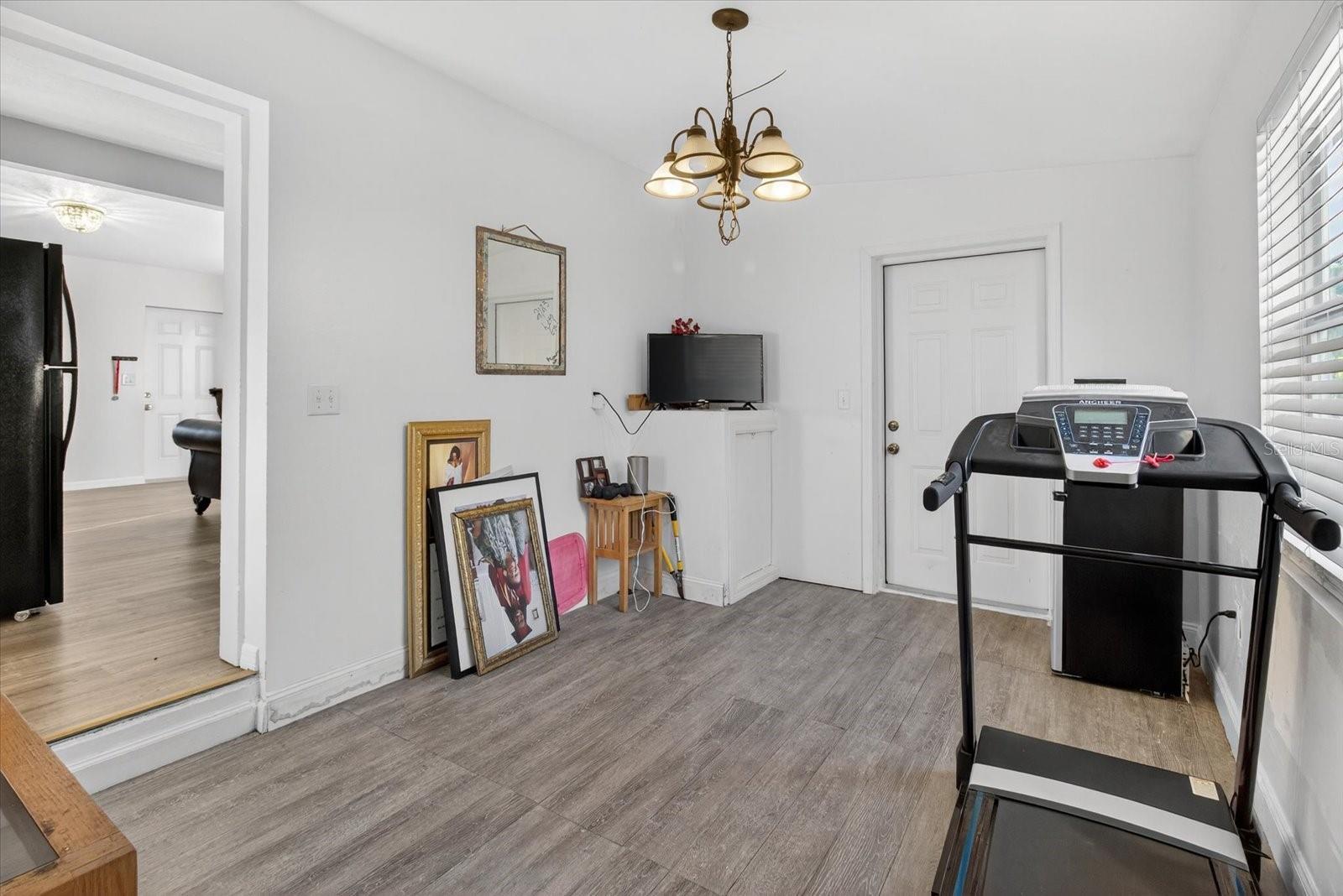 Image 24 of 38 For 805 29th Street E