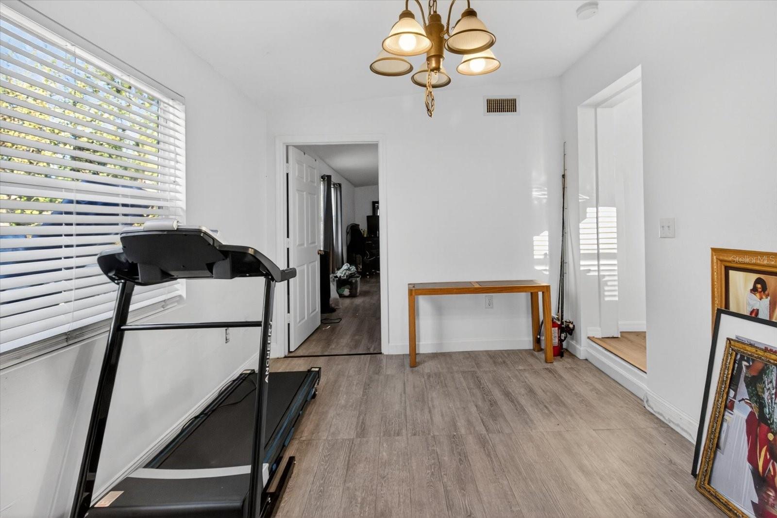 Image 25 of 38 For 805 29th Street E