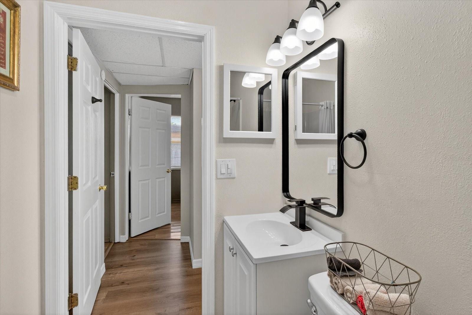 Image 27 of 38 For 805 29th Street E