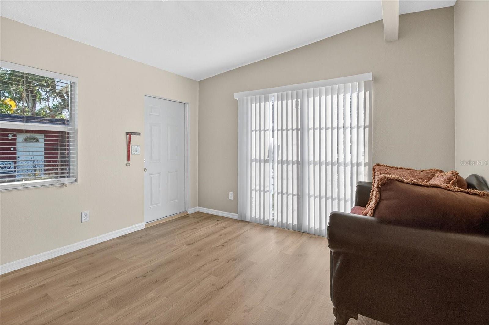 Image 5 of 38 For 805 29th Street E