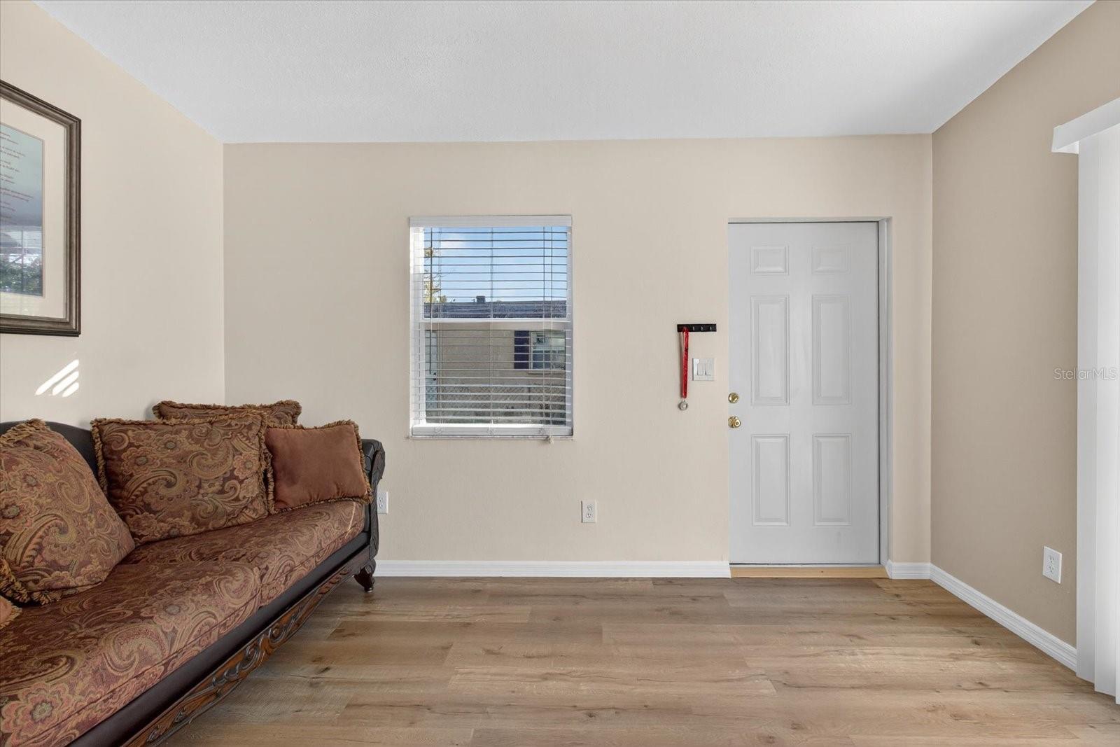 Image 6 of 38 For 805 29th Street E