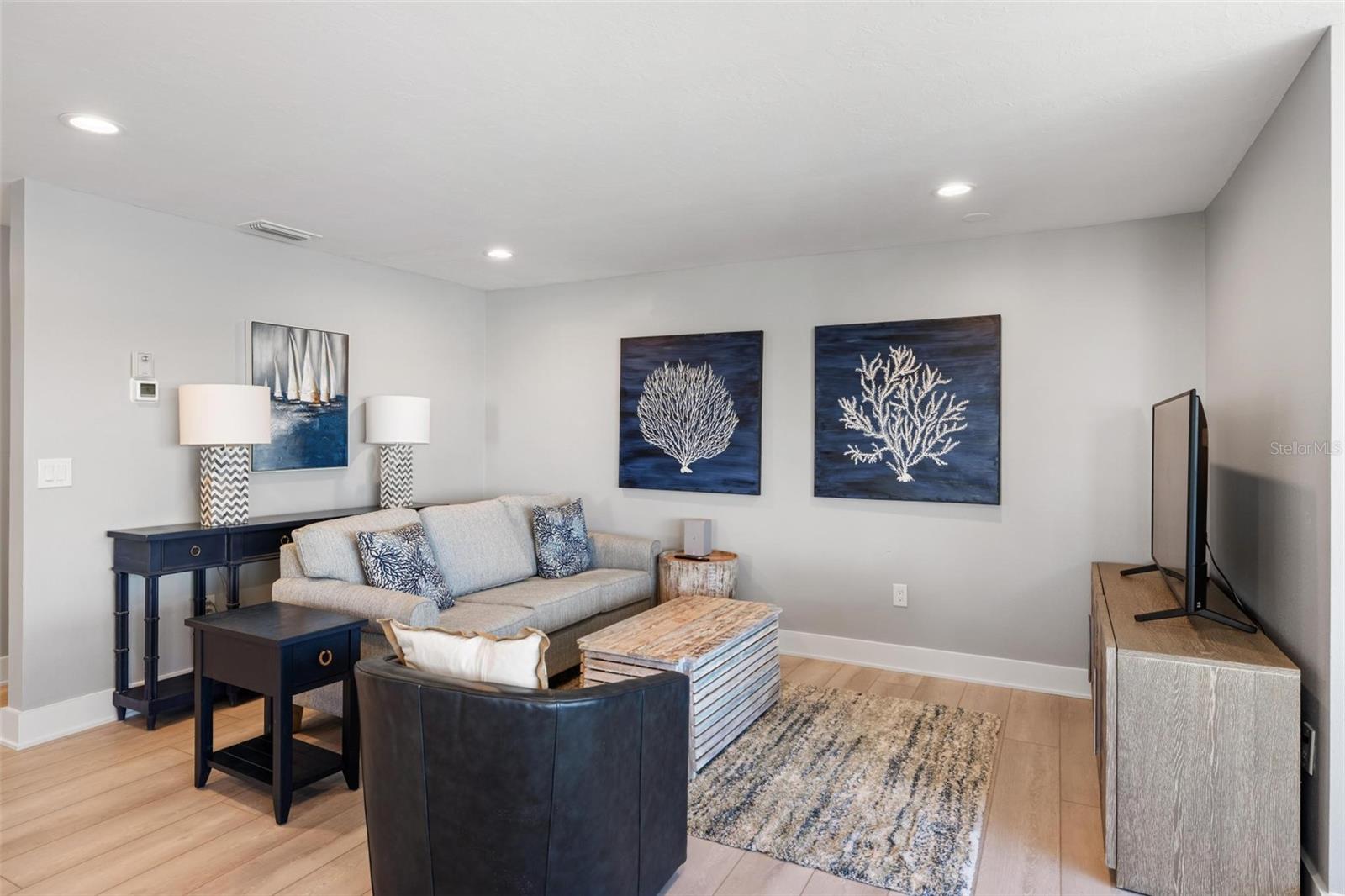 Image 17 of 65 For 5902 Tidewood Avenue 1