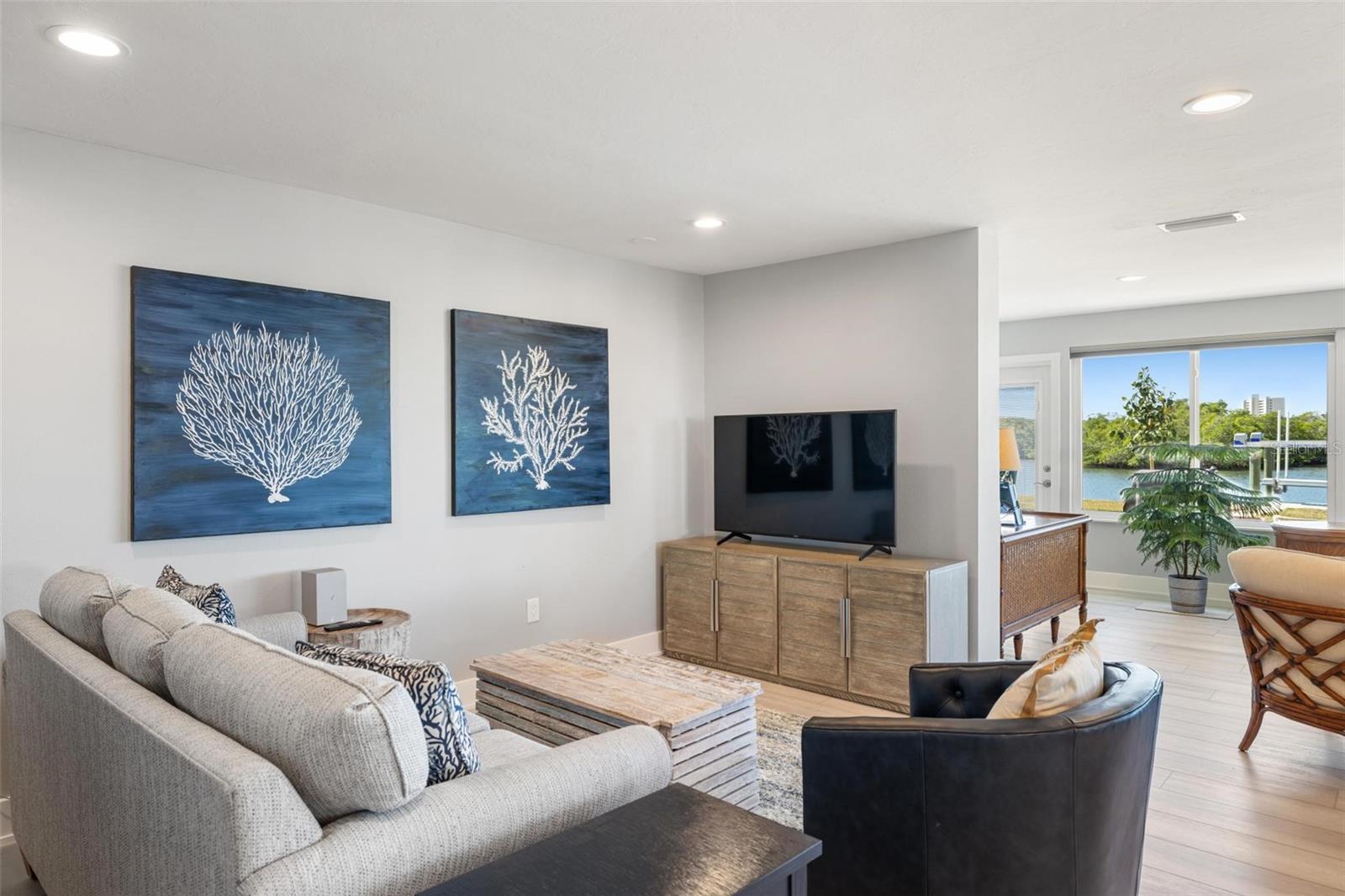 Image 18 of 65 For 5902 Tidewood Avenue 1