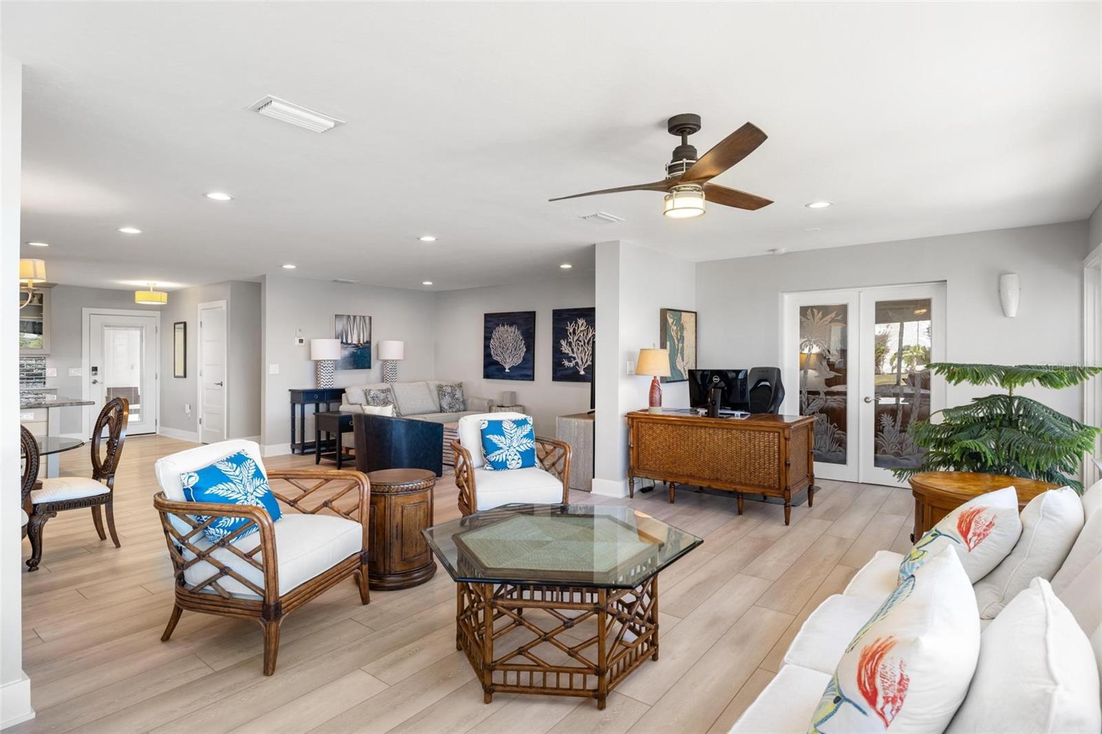 Image 21 of 65 For 5902 Tidewood Avenue 1