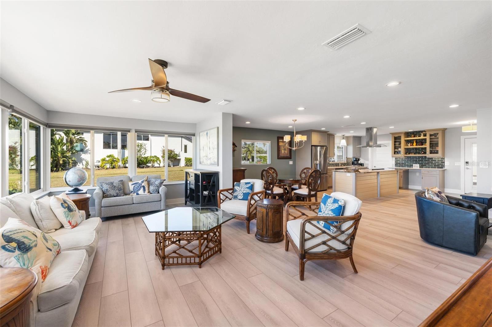 Image 22 of 65 For 5902 Tidewood Avenue 1