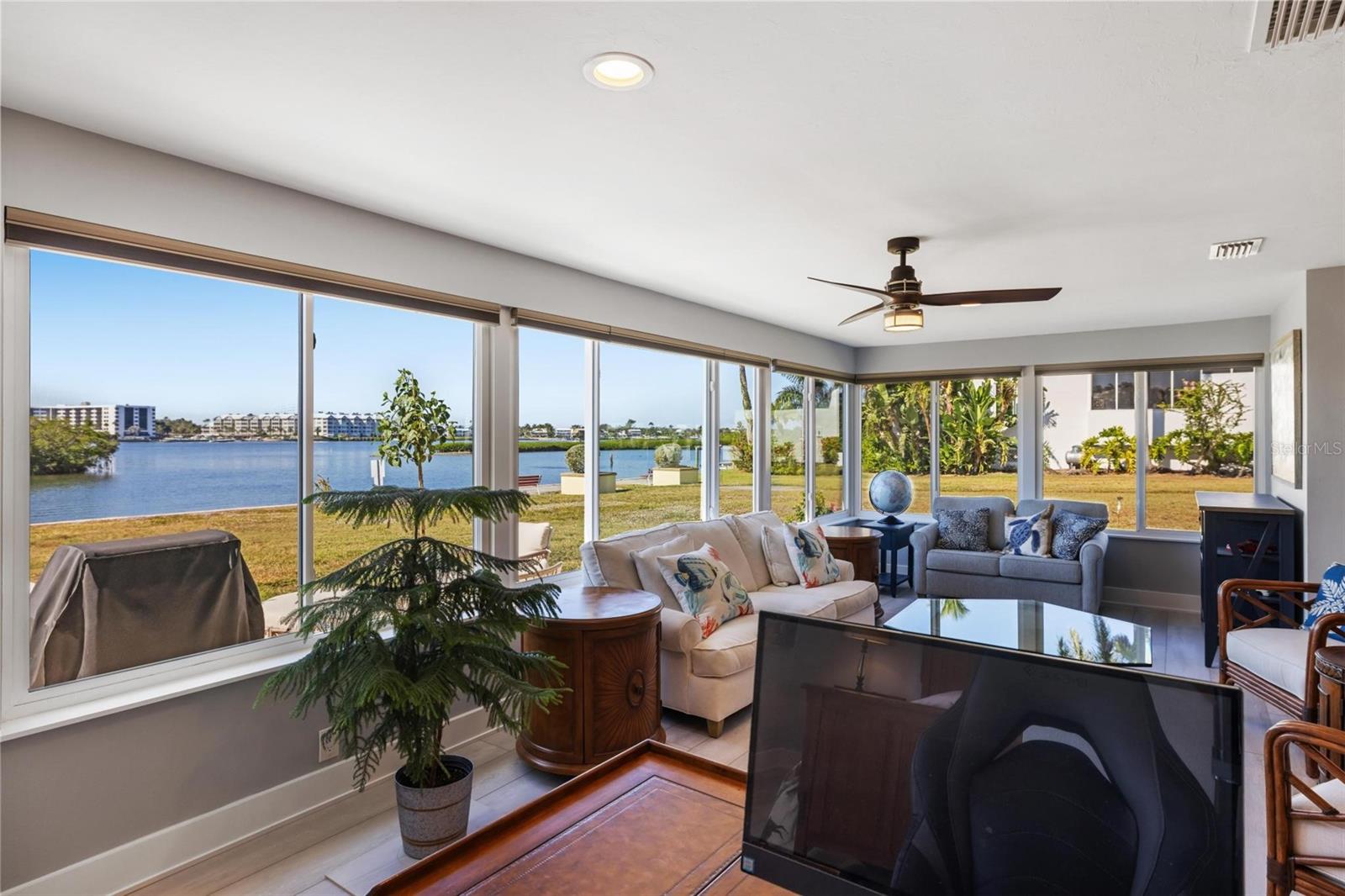 Image 25 of 65 For 5902 Tidewood Avenue 1