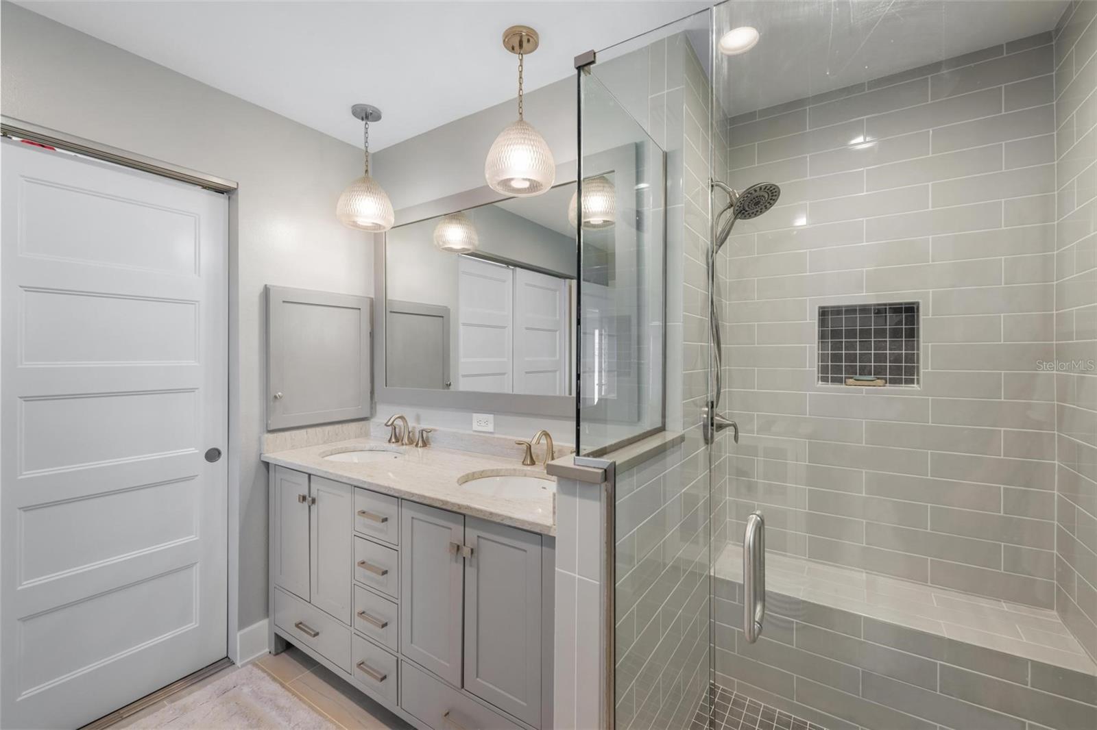 Image 31 of 65 For 5902 Tidewood Avenue 1