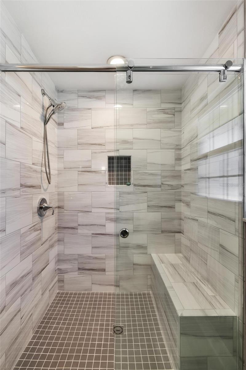 Image 34 of 65 For 5902 Tidewood Avenue 1