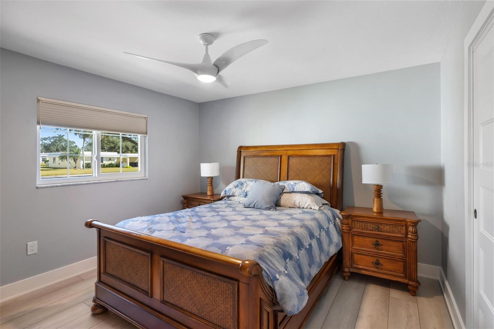 Image 35 of 65 For 5902 Tidewood Avenue 1