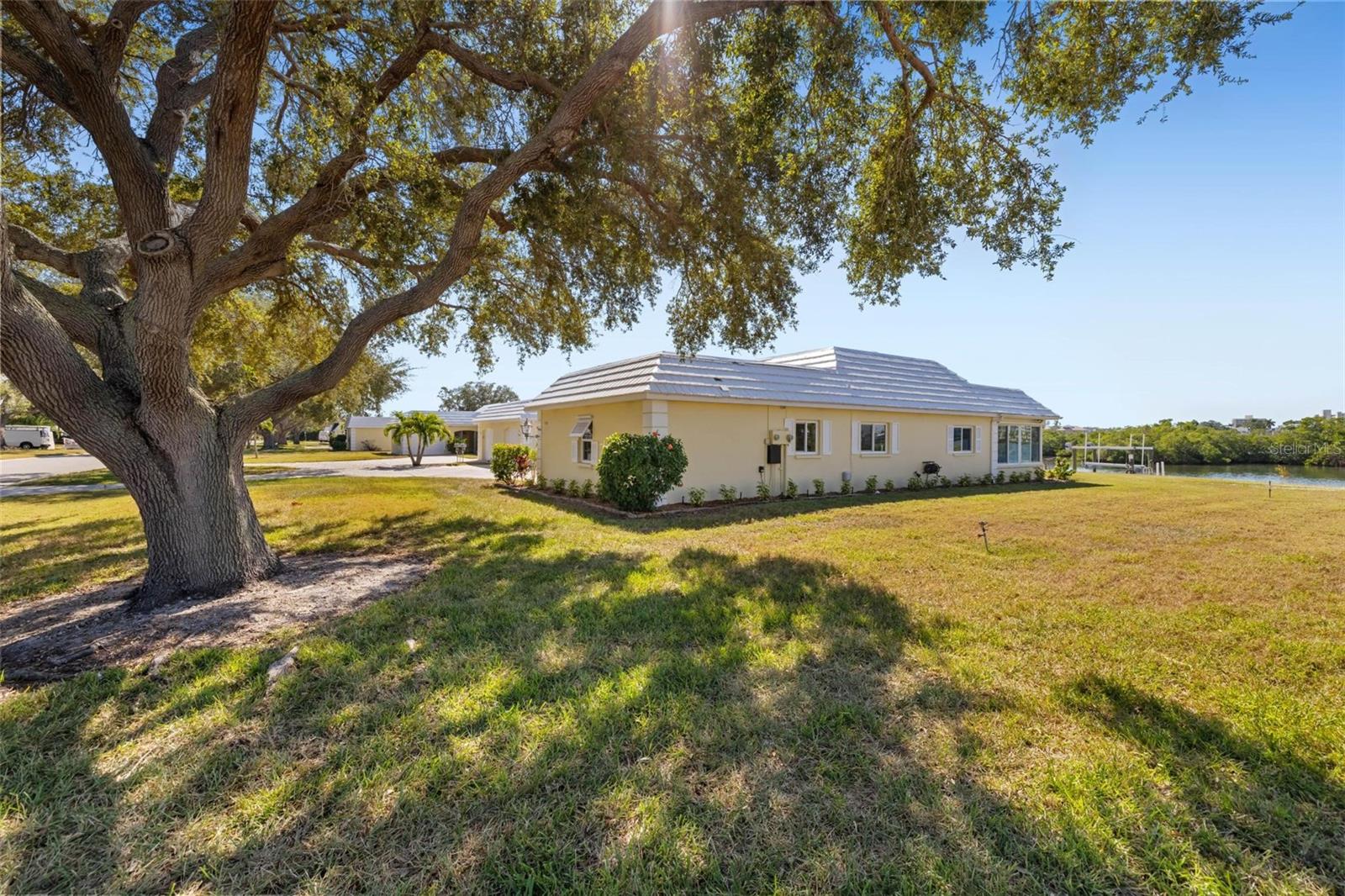 Image 40 of 65 For 5902 Tidewood Avenue 1