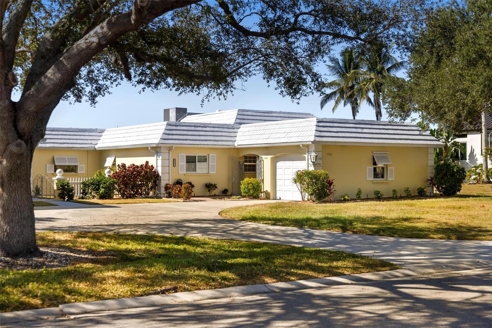 Image 49 of 65 For 5902 Tidewood Avenue 1