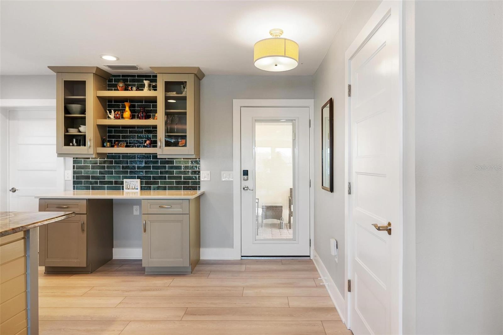 Image 6 of 65 For 5902 Tidewood Avenue 1