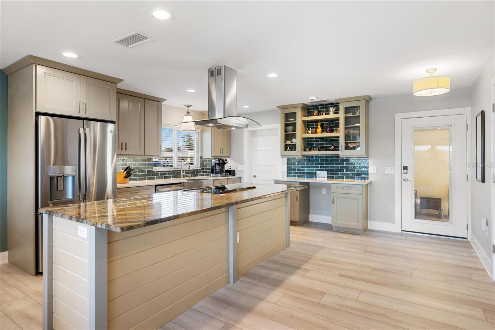 Image 7 of 65 For 5902 Tidewood Avenue 1