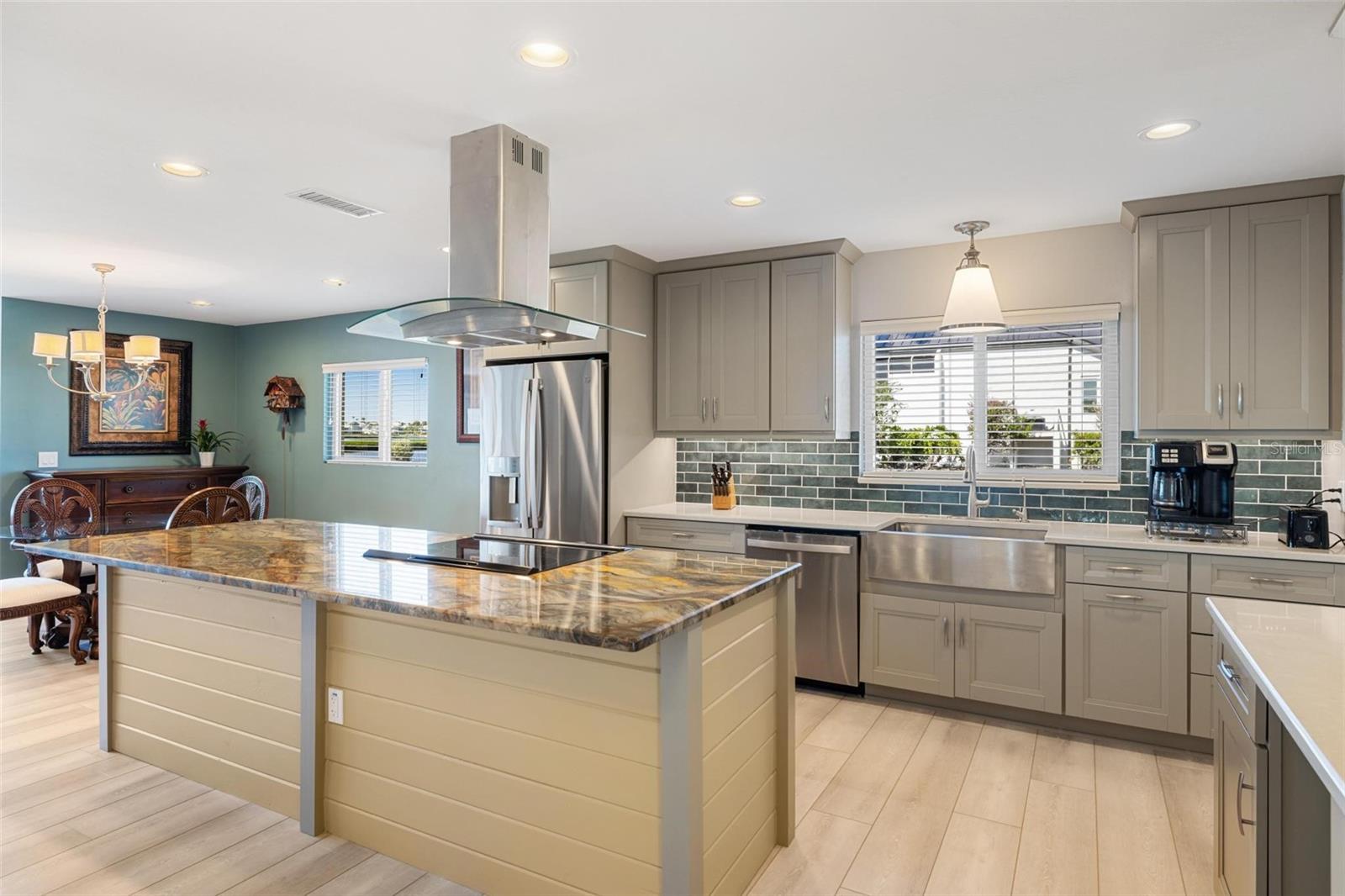 Image 9 of 65 For 5902 Tidewood Avenue 1