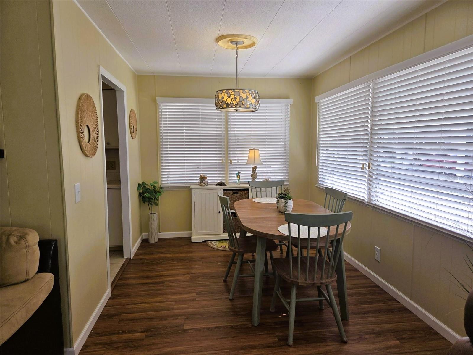 Image 17 of 53 For 3383 Oakwood Boulevard N