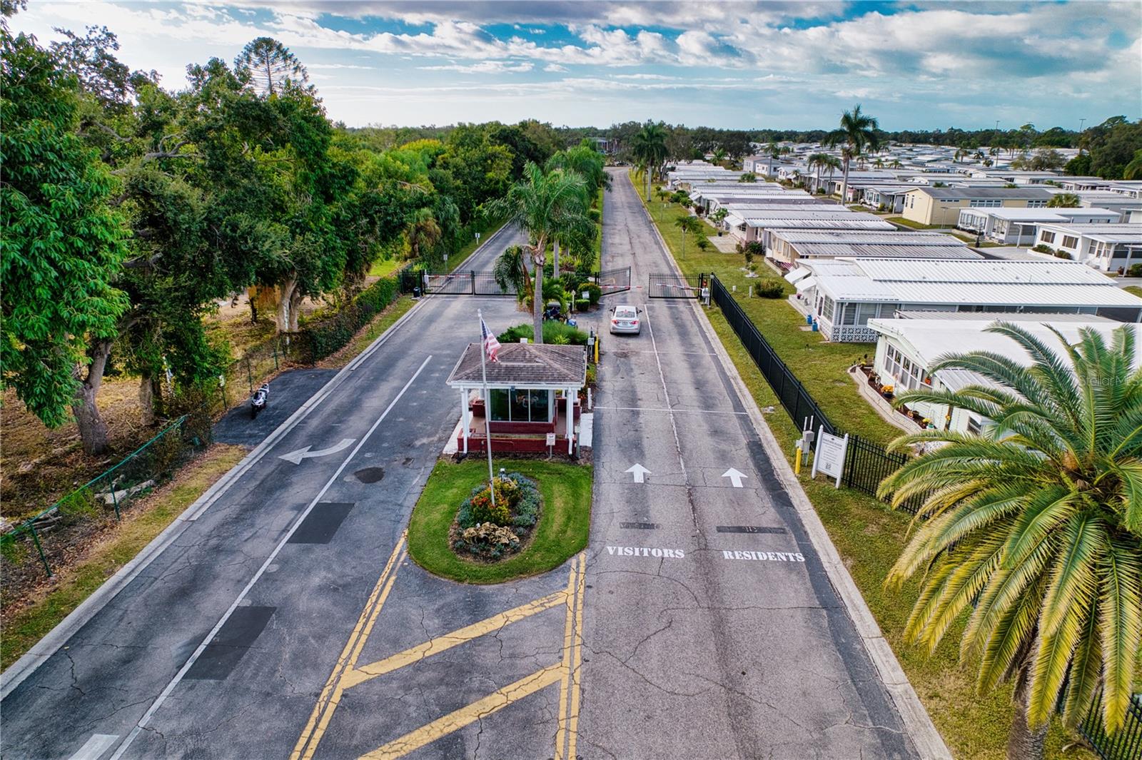 Image 32 of 53 For 3383 Oakwood Boulevard N