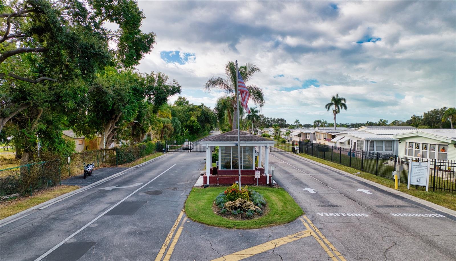 Image 33 of 53 For 3383 Oakwood Boulevard N