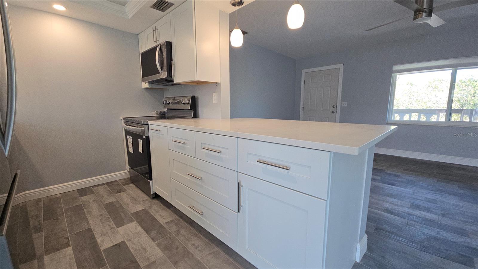 Image 9 of 19 For 3755 School Avenue 42