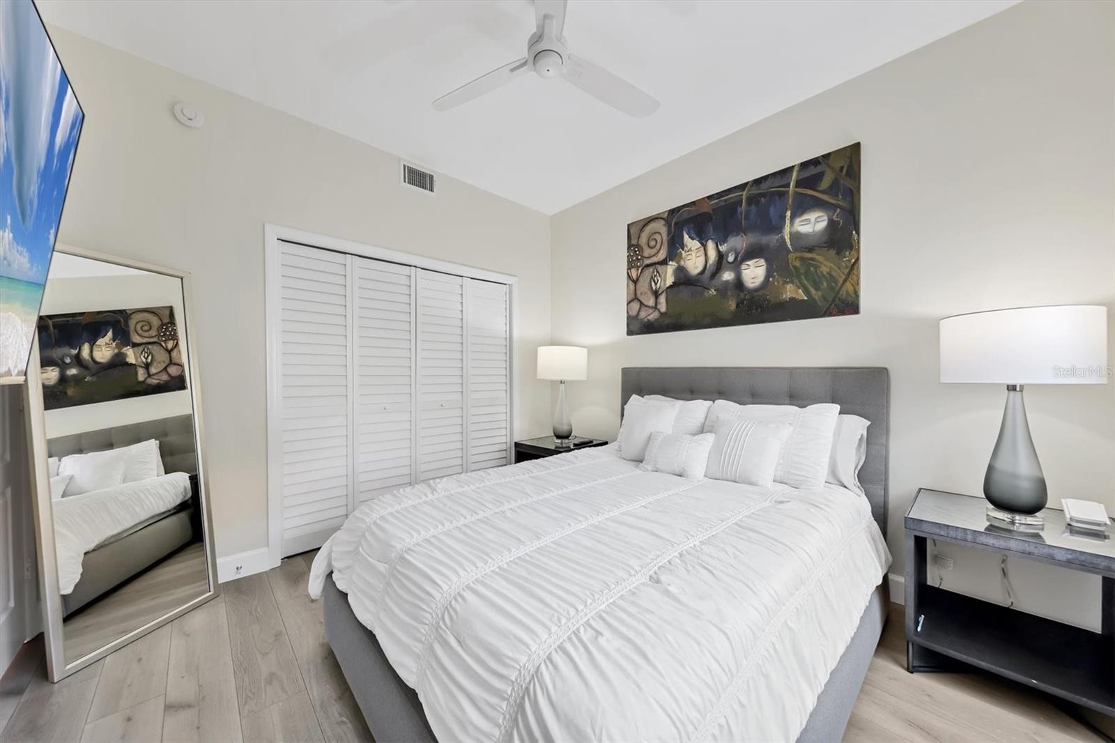 Image 13 of 26 For 862 Hudson Avenue 862