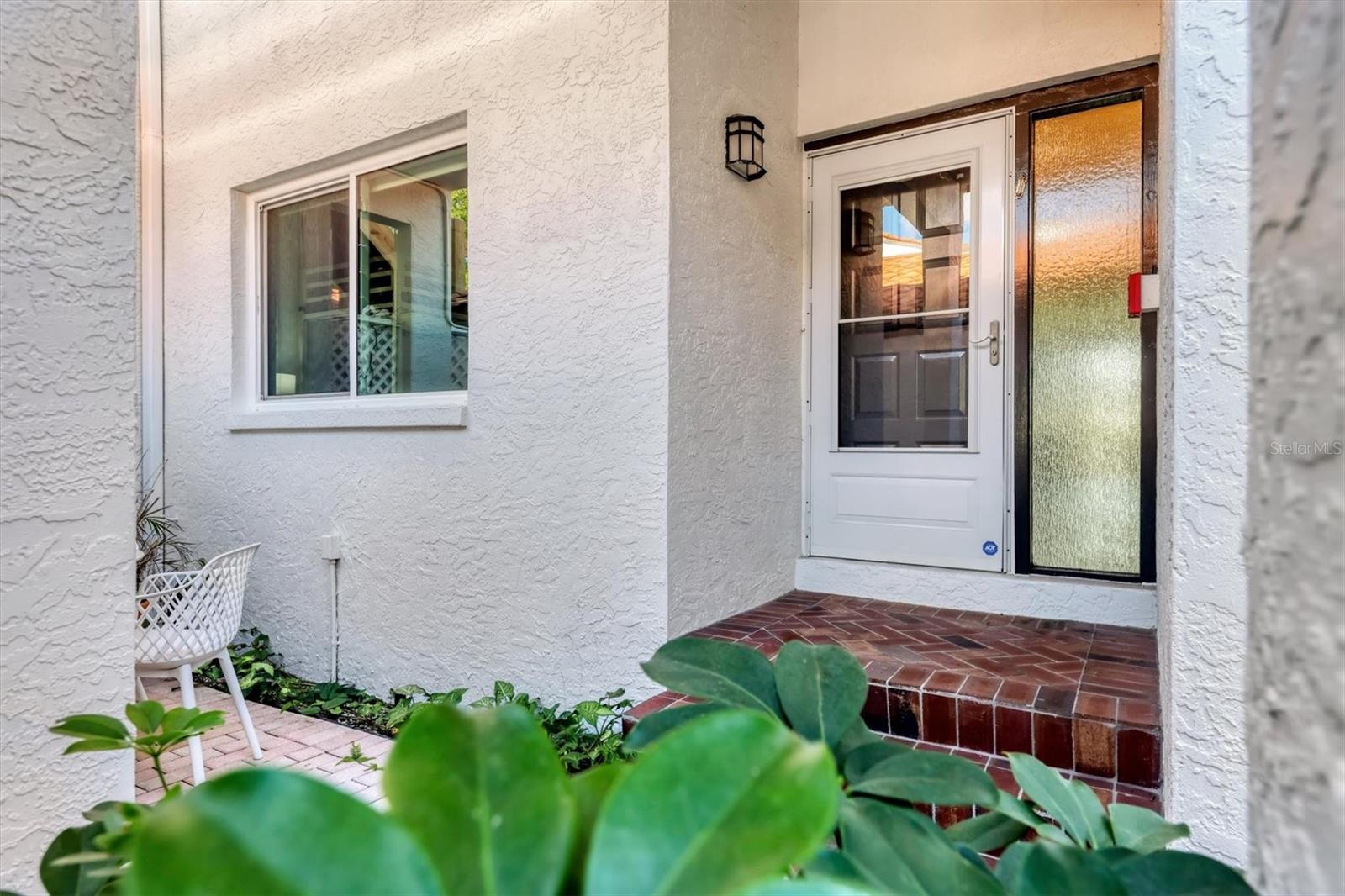 Image 18 of 26 For 862 Hudson Avenue 862