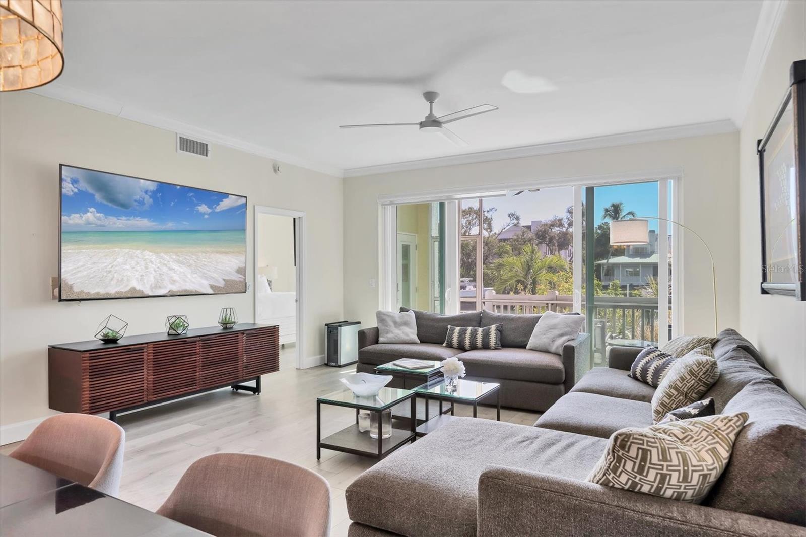 Image 2 of 26 For 862 Hudson Avenue 862