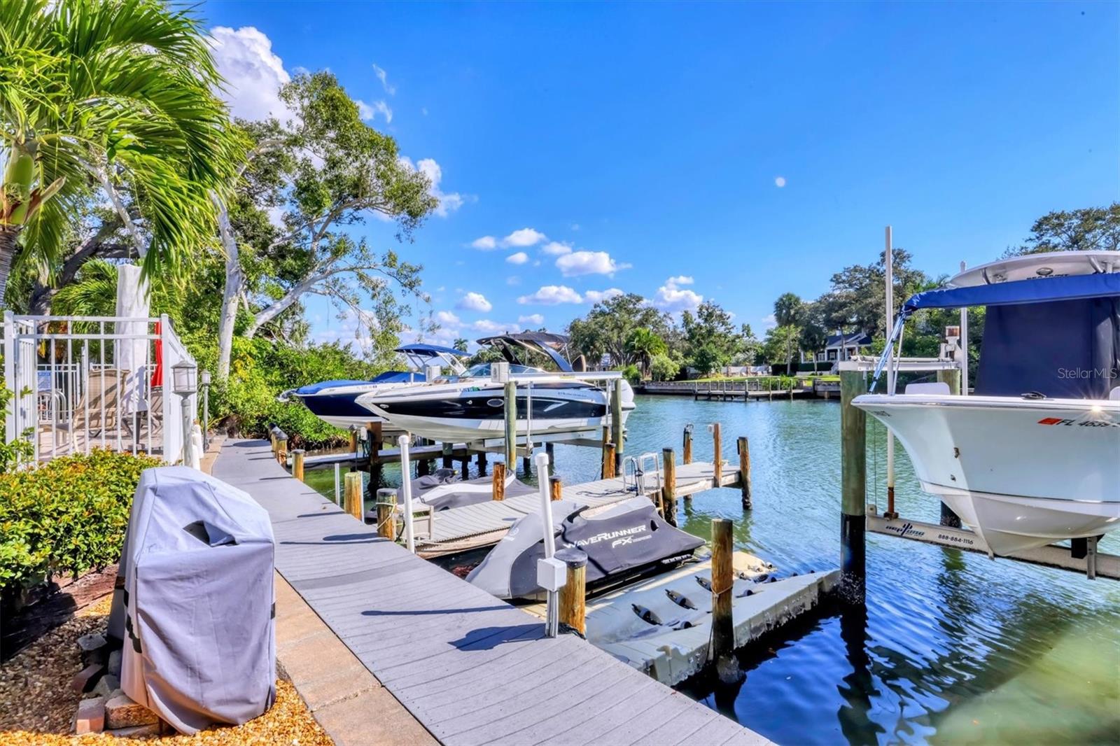 Image 20 of 26 For 862 Hudson Avenue 862