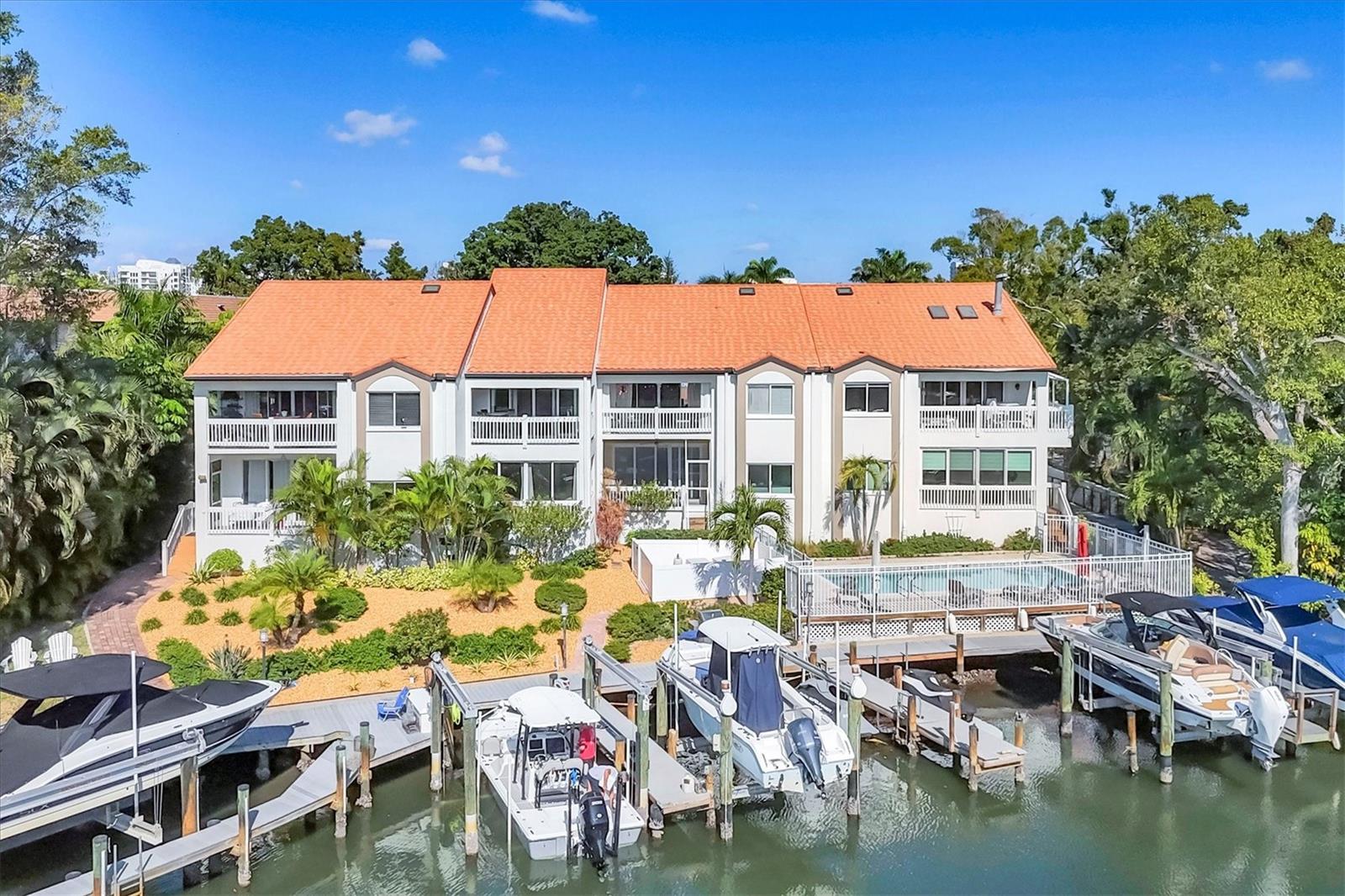 Image 22 of 26 For 862 Hudson Avenue 862