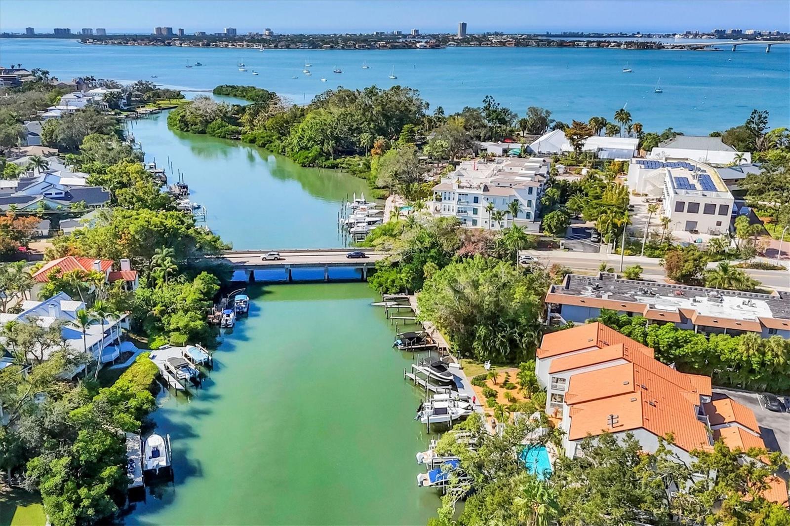 Image 23 of 26 For 862 Hudson Avenue 862