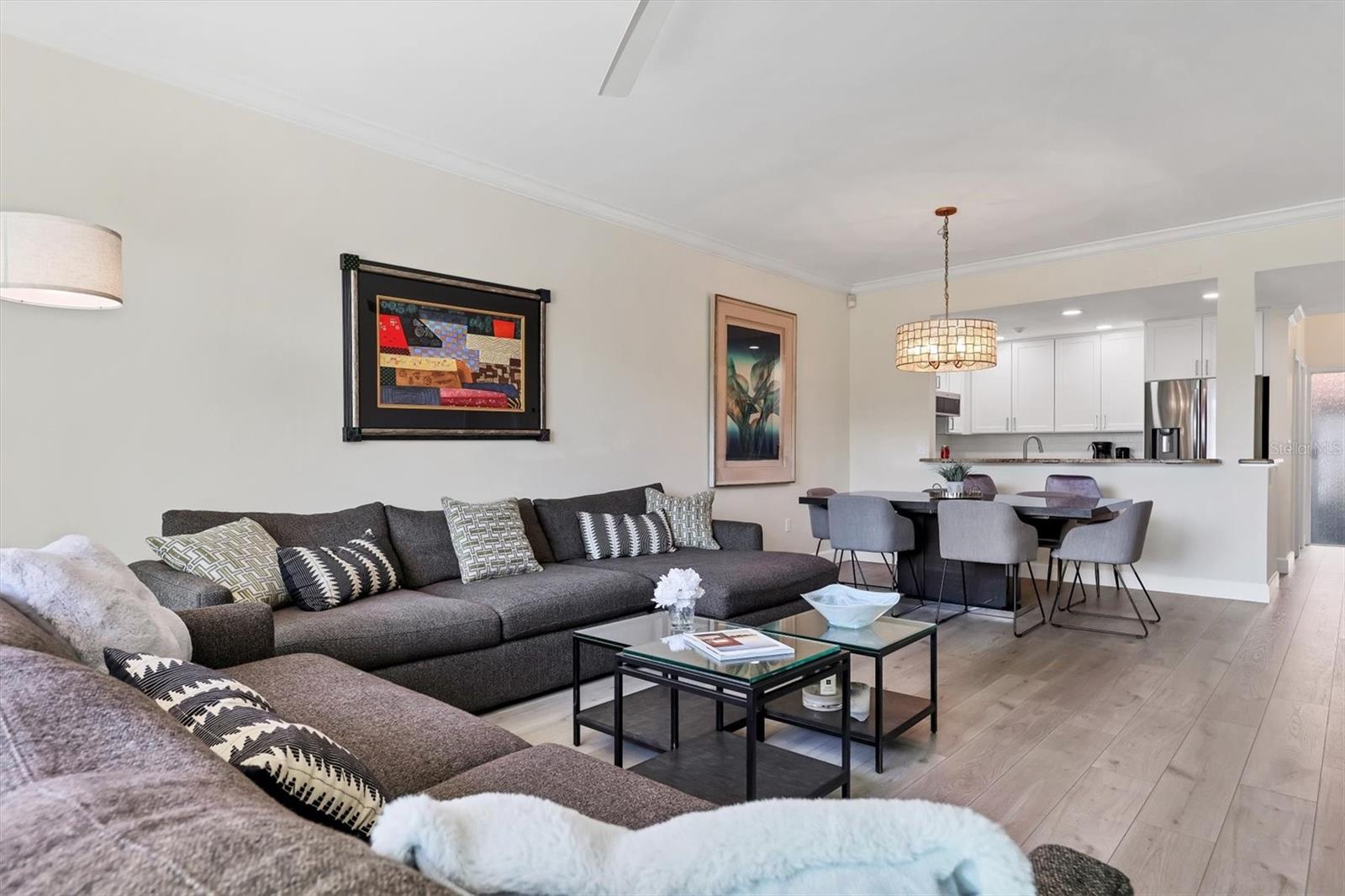 Image 4 of 26 For 862 Hudson Avenue 862