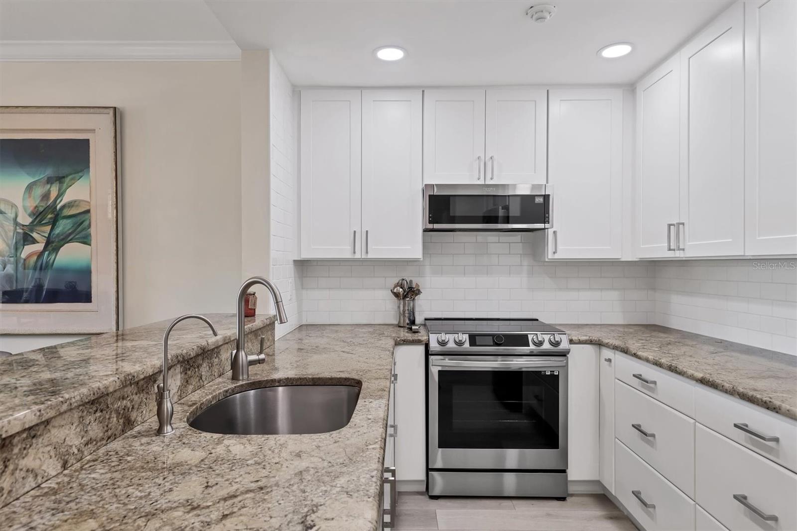 Image 6 of 26 For 862 Hudson Avenue 862