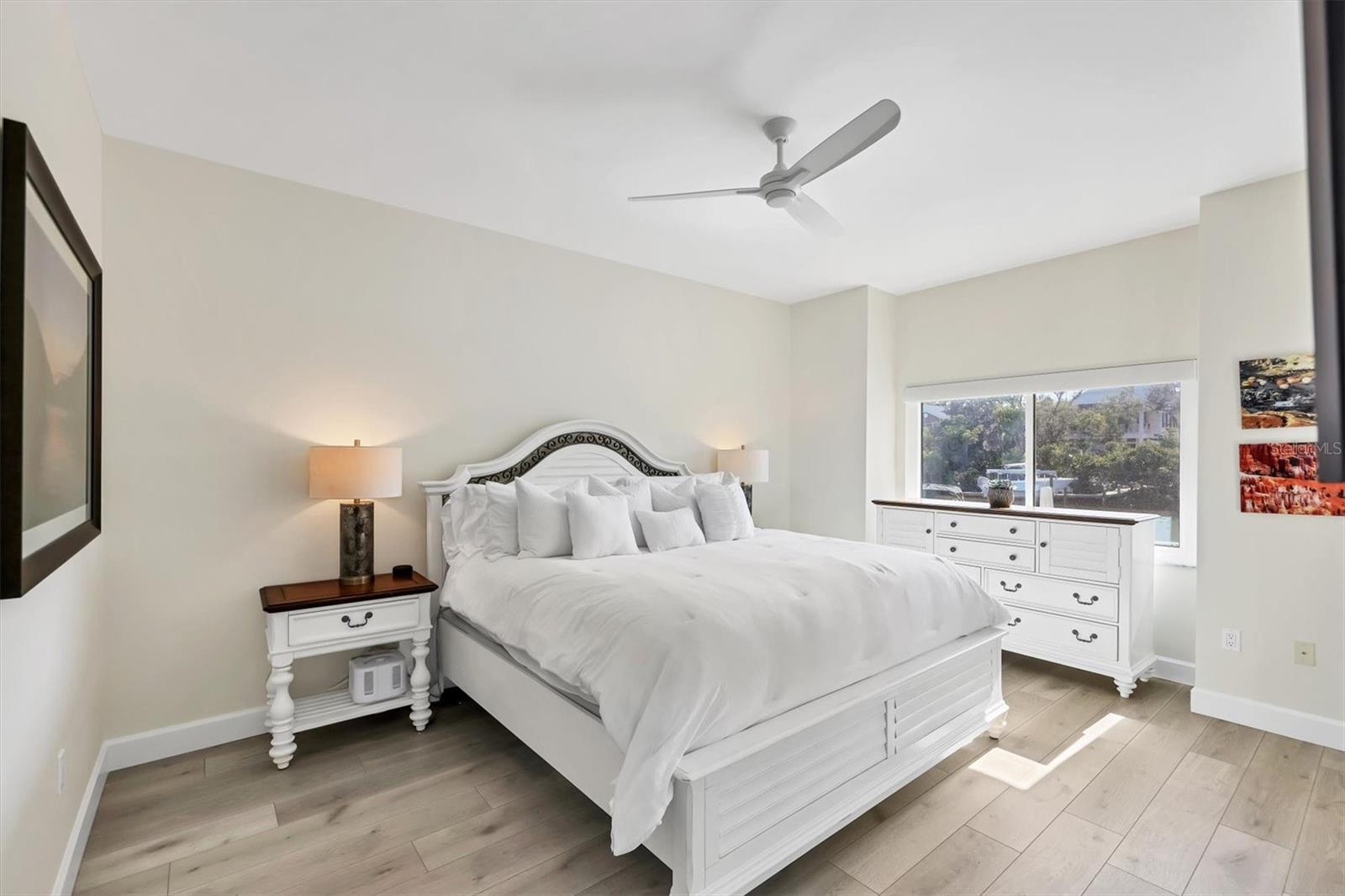 Image 9 of 26 For 862 Hudson Avenue 862