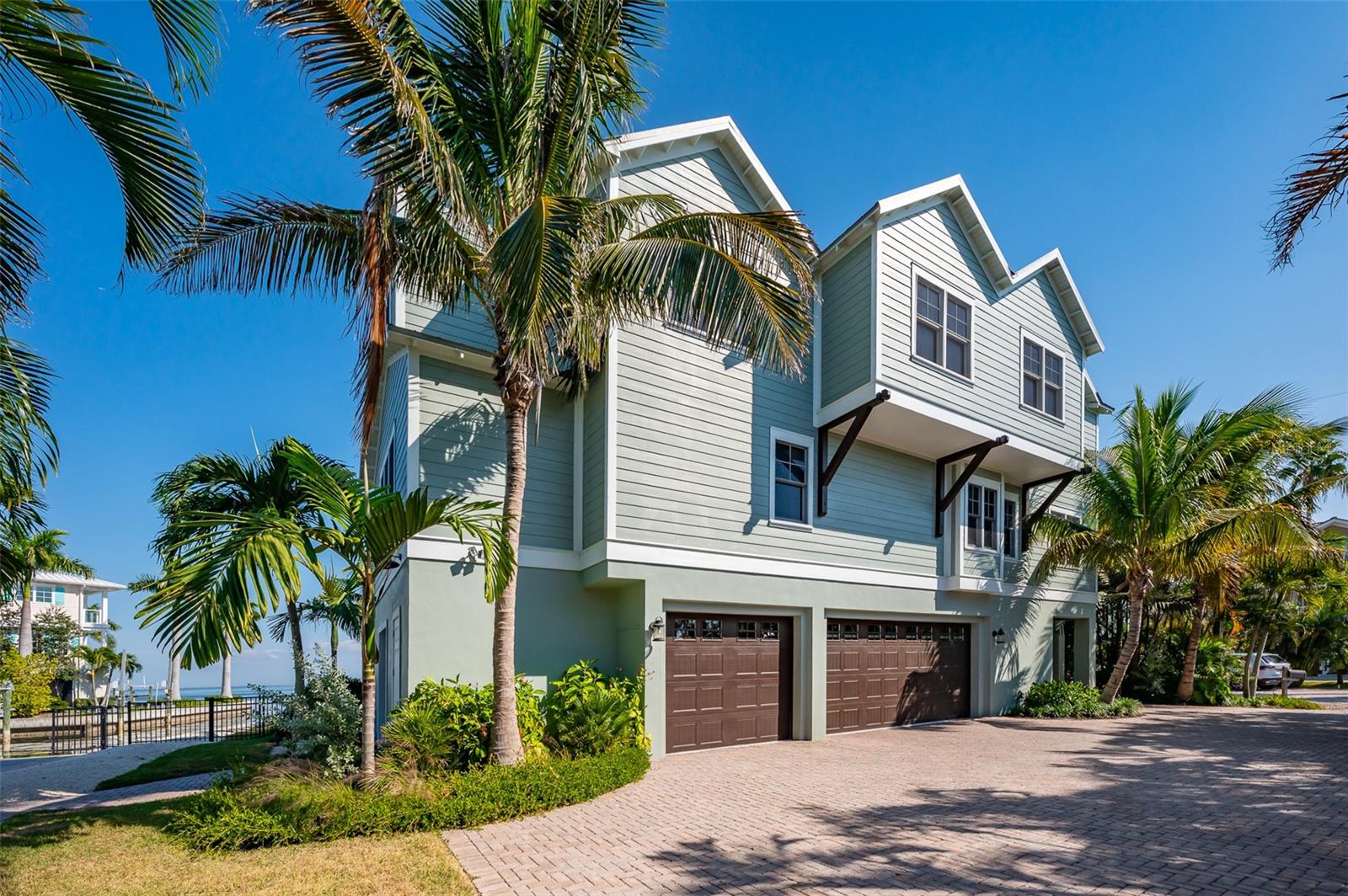 Image 12 of 99 For 526 56th Street