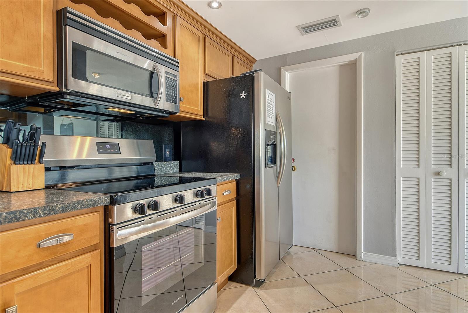 Image 16 of 53 For 6157 Midnight Pass Road G22