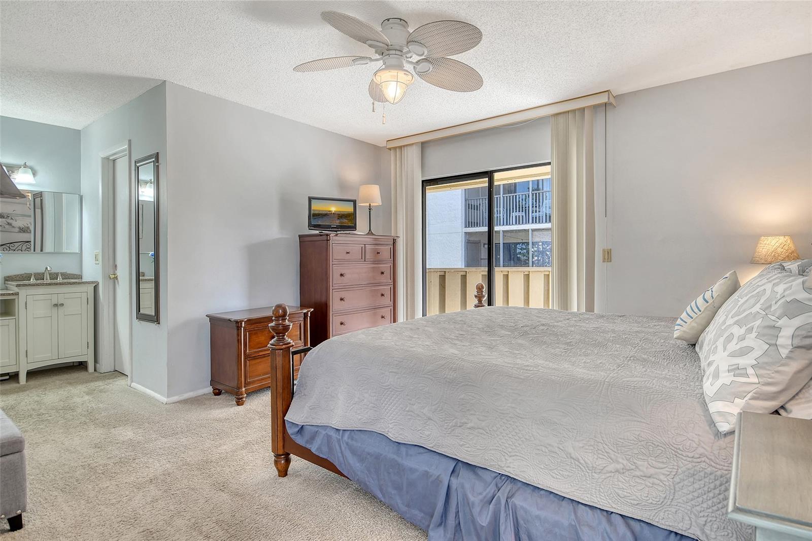 Image 18 of 53 For 6157 Midnight Pass Road G22