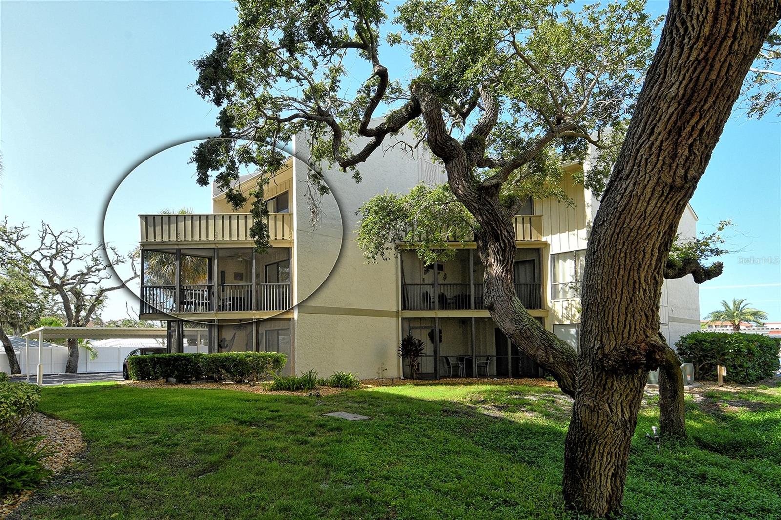 Image 31 of 53 For 6157 Midnight Pass Road G22