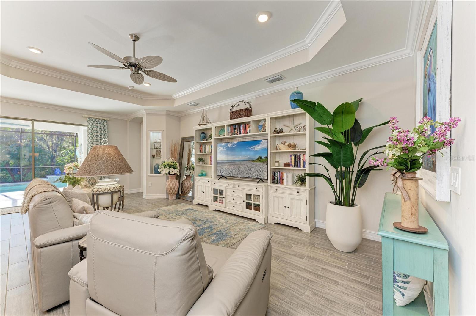 Image 12 of 91 For 364 Toscavilla Boulevard