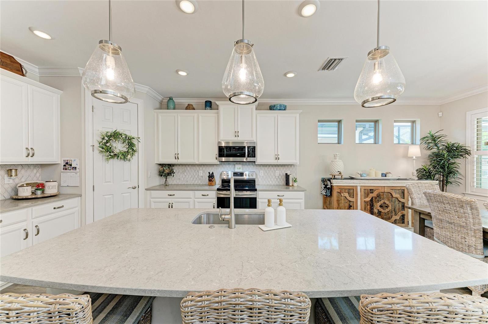 Image 19 of 91 For 364 Toscavilla Boulevard