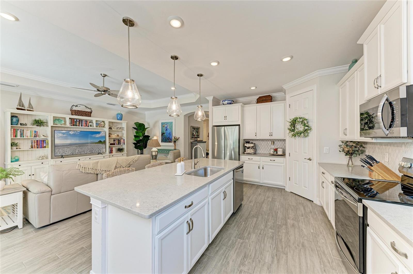 Image 22 of 91 For 364 Toscavilla Boulevard