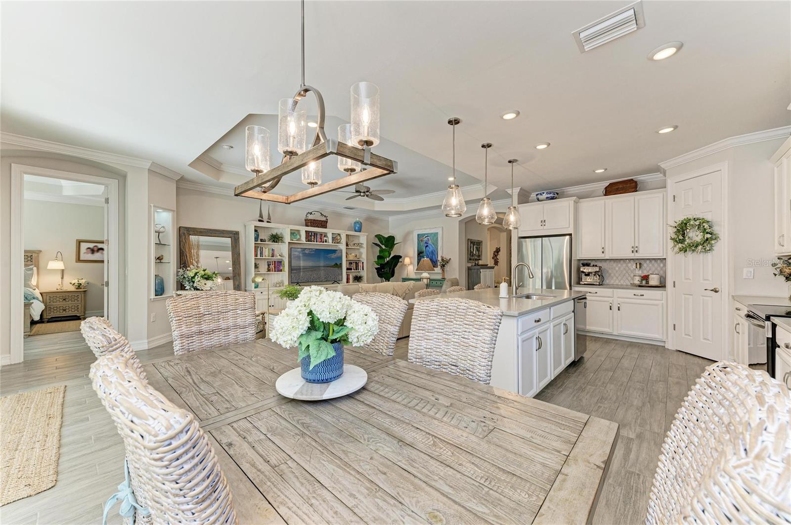 Image 25 of 91 For 364 Toscavilla Boulevard