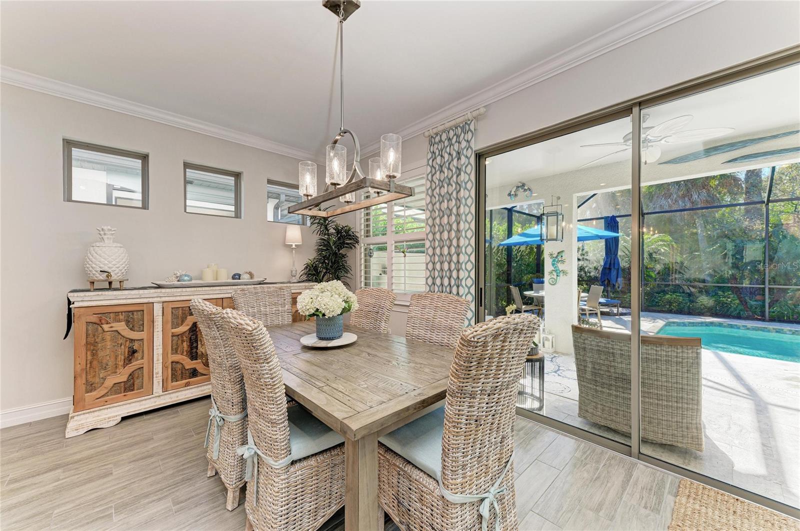 Image 27 of 91 For 364 Toscavilla Boulevard