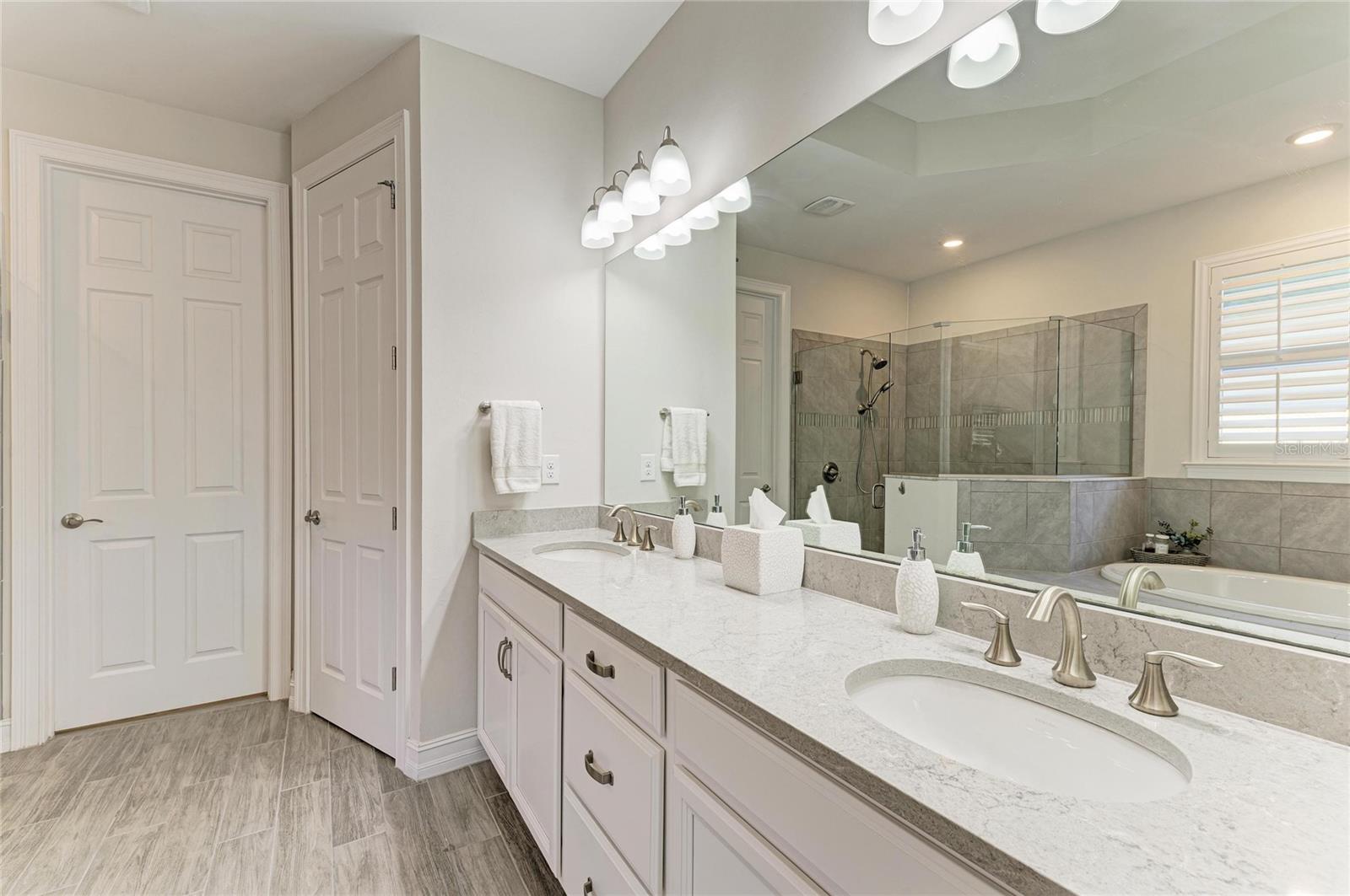 Image 40 of 91 For 364 Toscavilla Boulevard