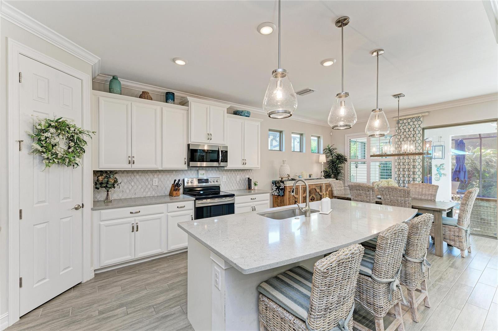 Image 5 of 91 For 364 Toscavilla Boulevard