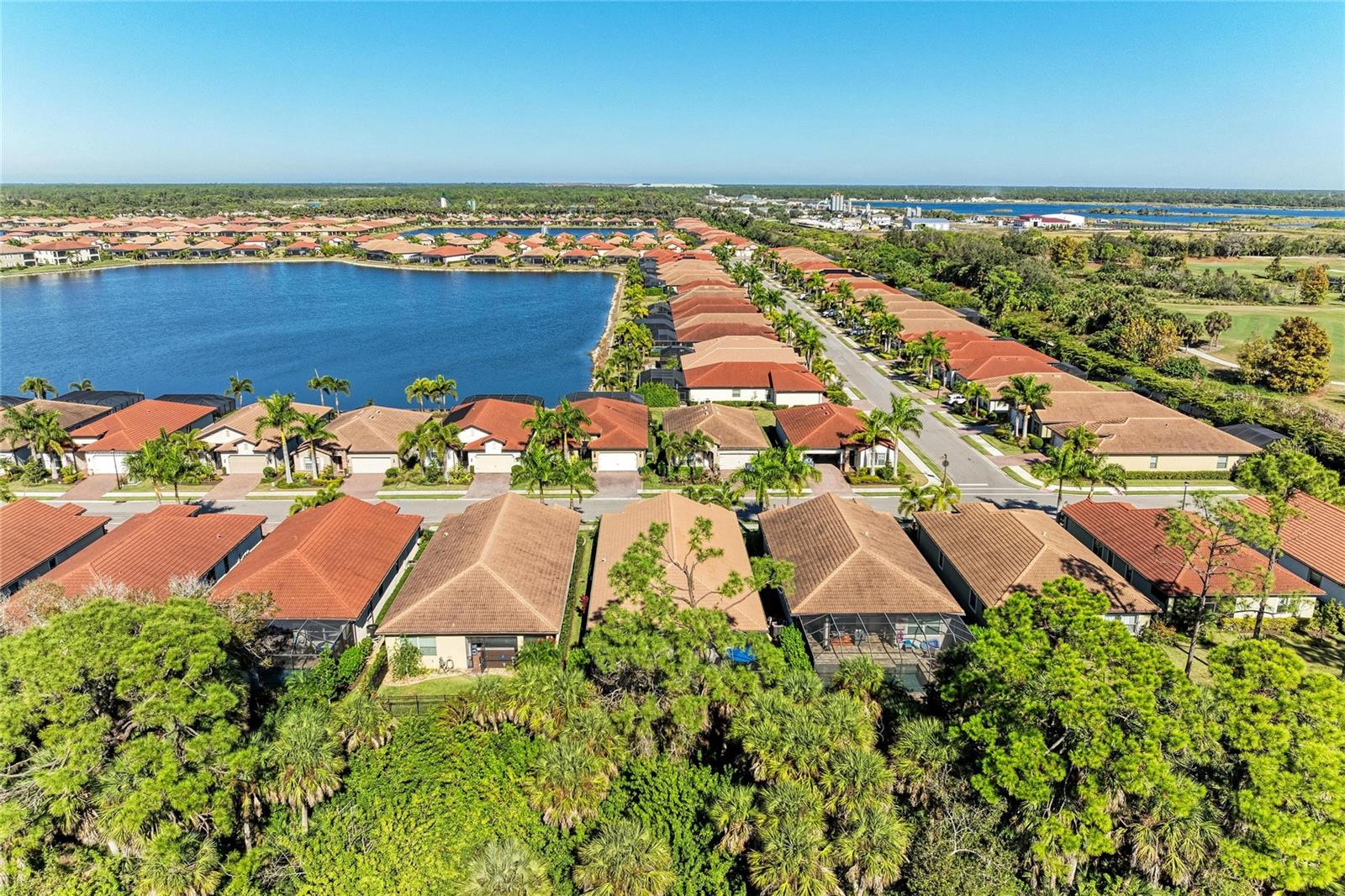 Image 61 of 91 For 364 Toscavilla Boulevard