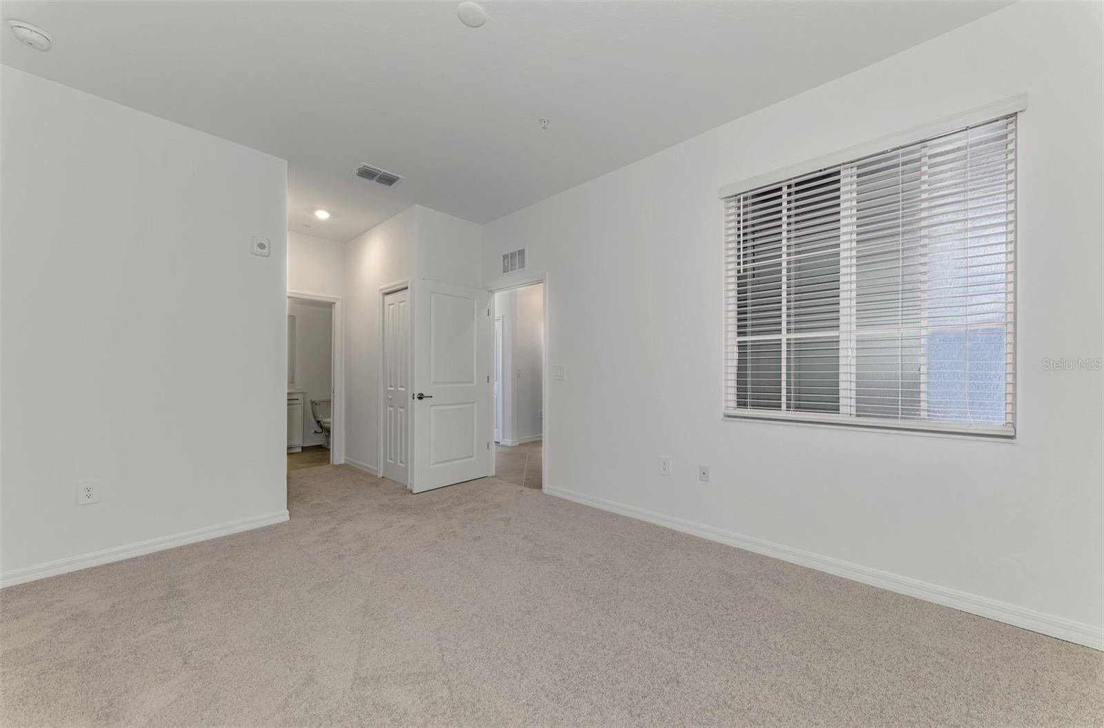 Image 14 of 33 For 17565 Opal Sand Drive #401