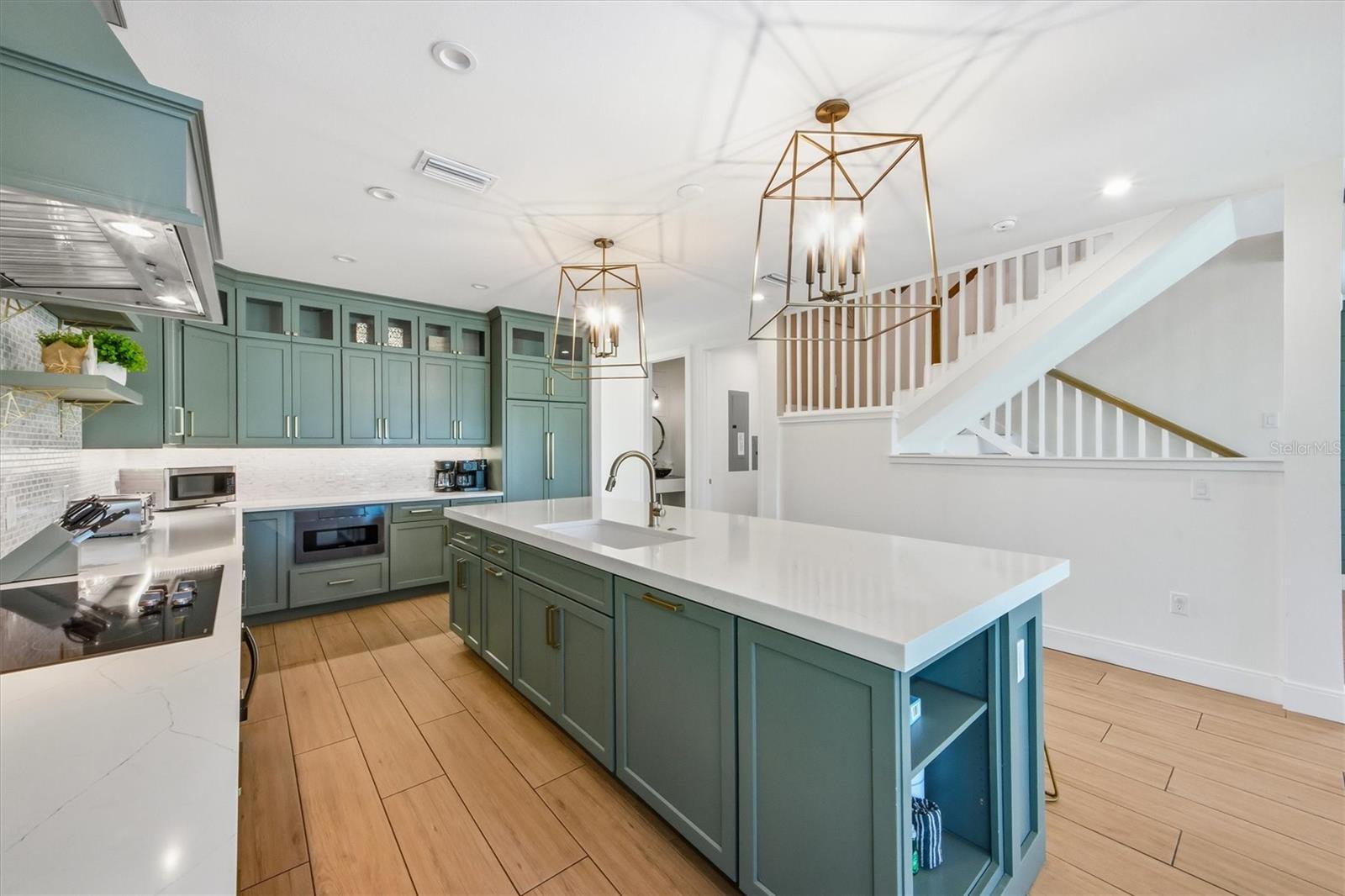 Image 16 of 91 For 403 20th Place N