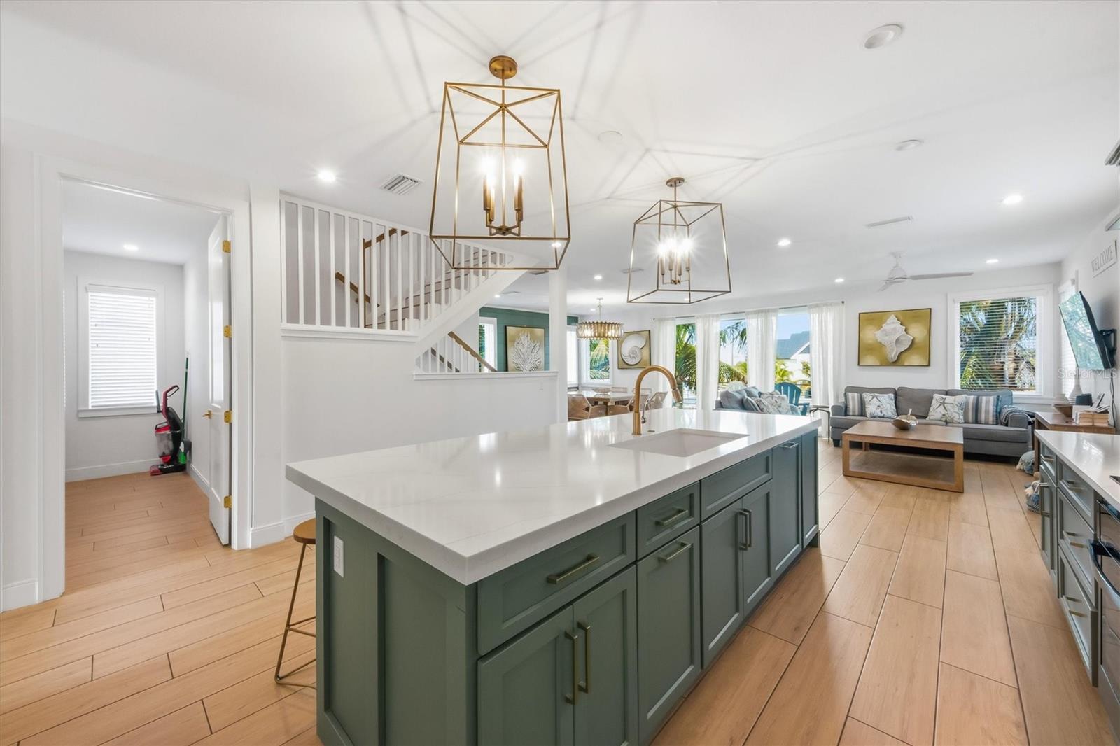 Image 18 of 91 For 403 20th Place N