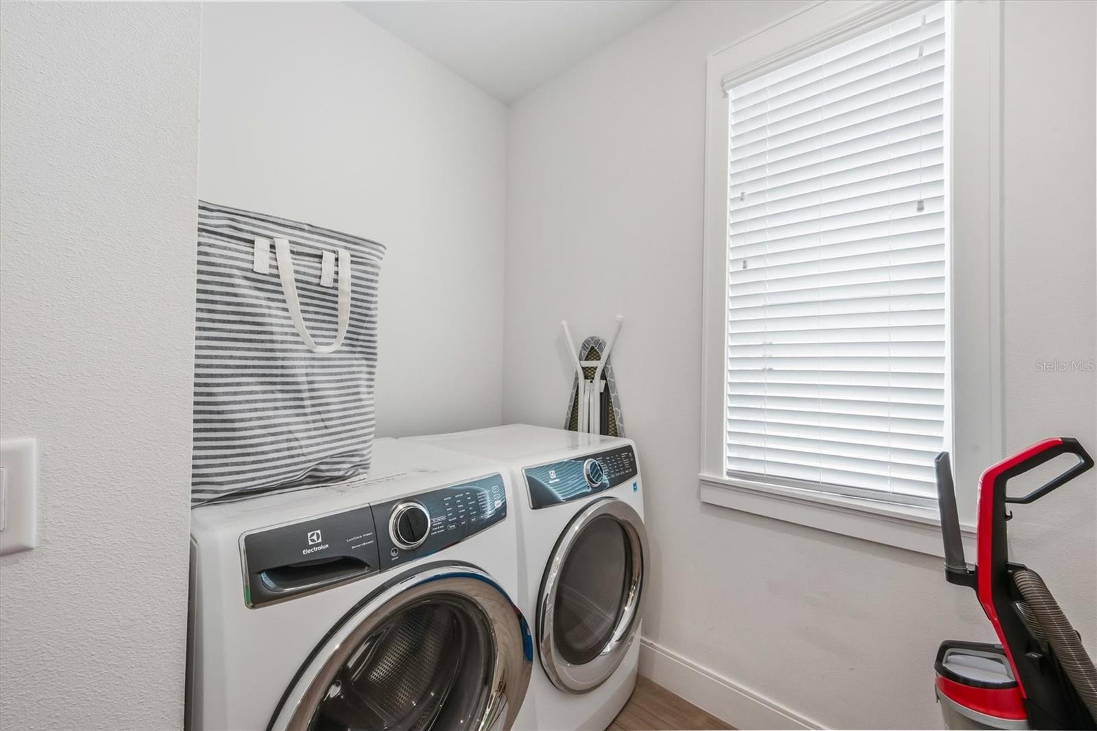 Image 21 of 91 For 403 20th Place N